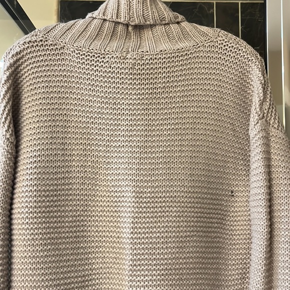 Tahari Tan sweater, size M, NWOT, never worn. - Picture 6 of 8